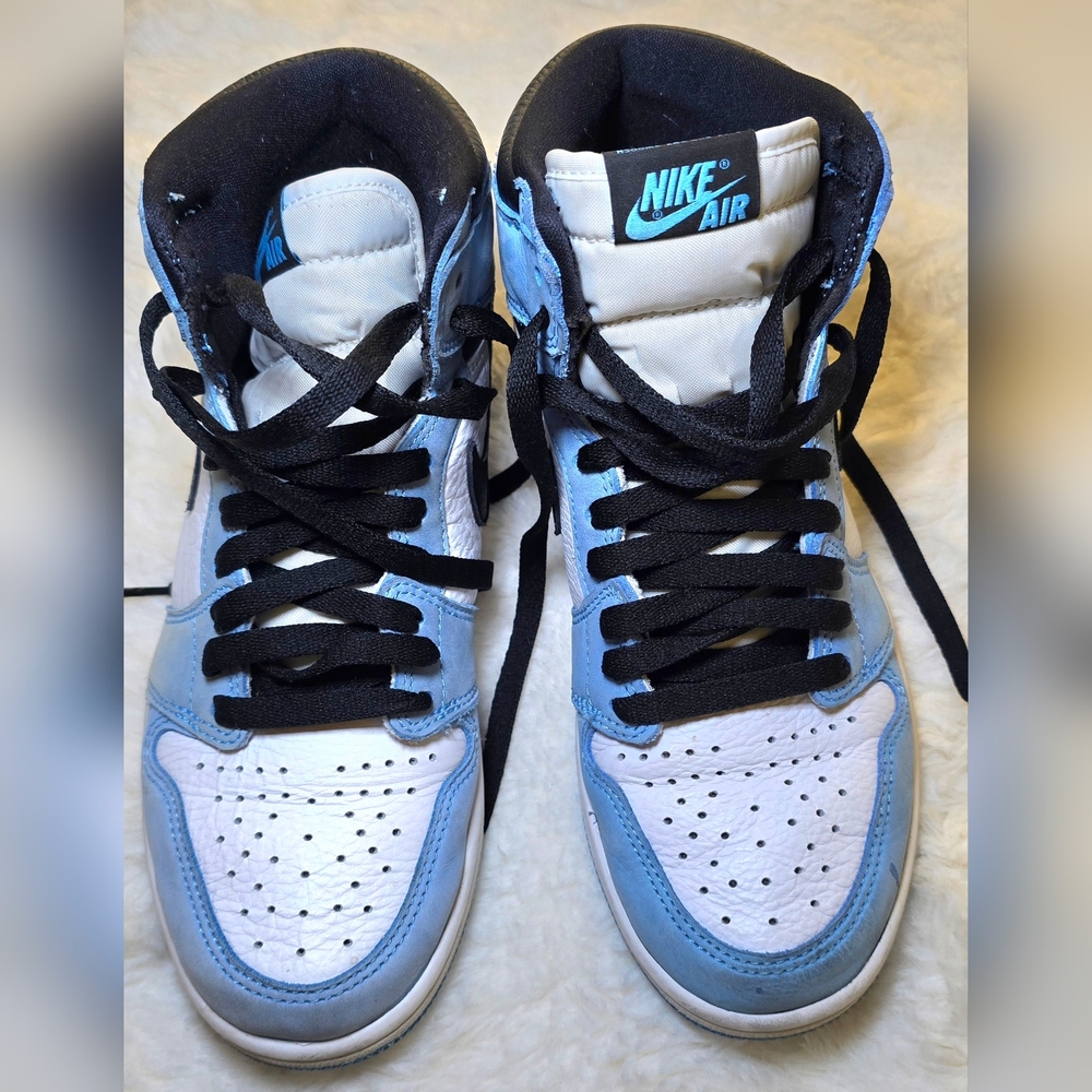 Stylish Blue and White High-Top Sneakers - Picture 4 of 8